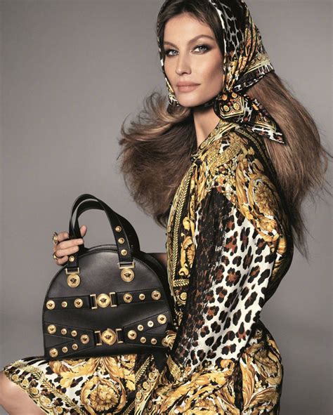 famous versace models|Meer.